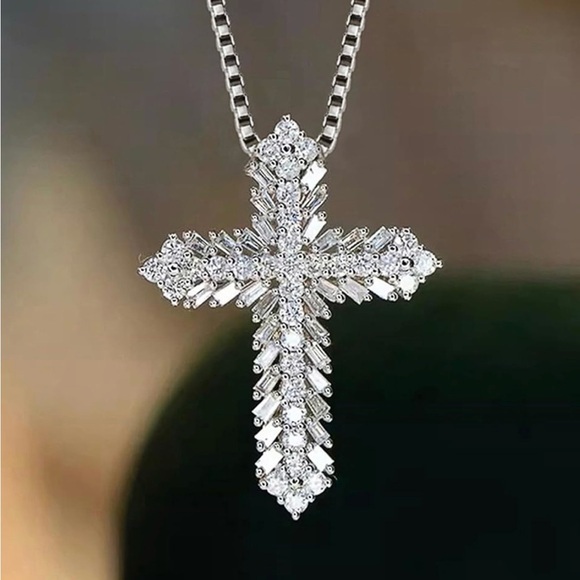 Elegant Silver Cross Pendant Necklace
